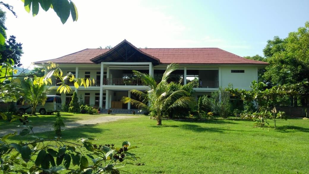 Hotel La Belle Etoile Labuan Bajo Exterior photo