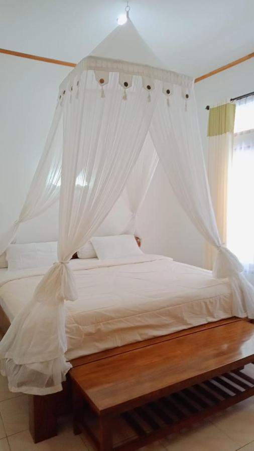 Hotel La Belle Etoile Labuan Bajo Exterior photo