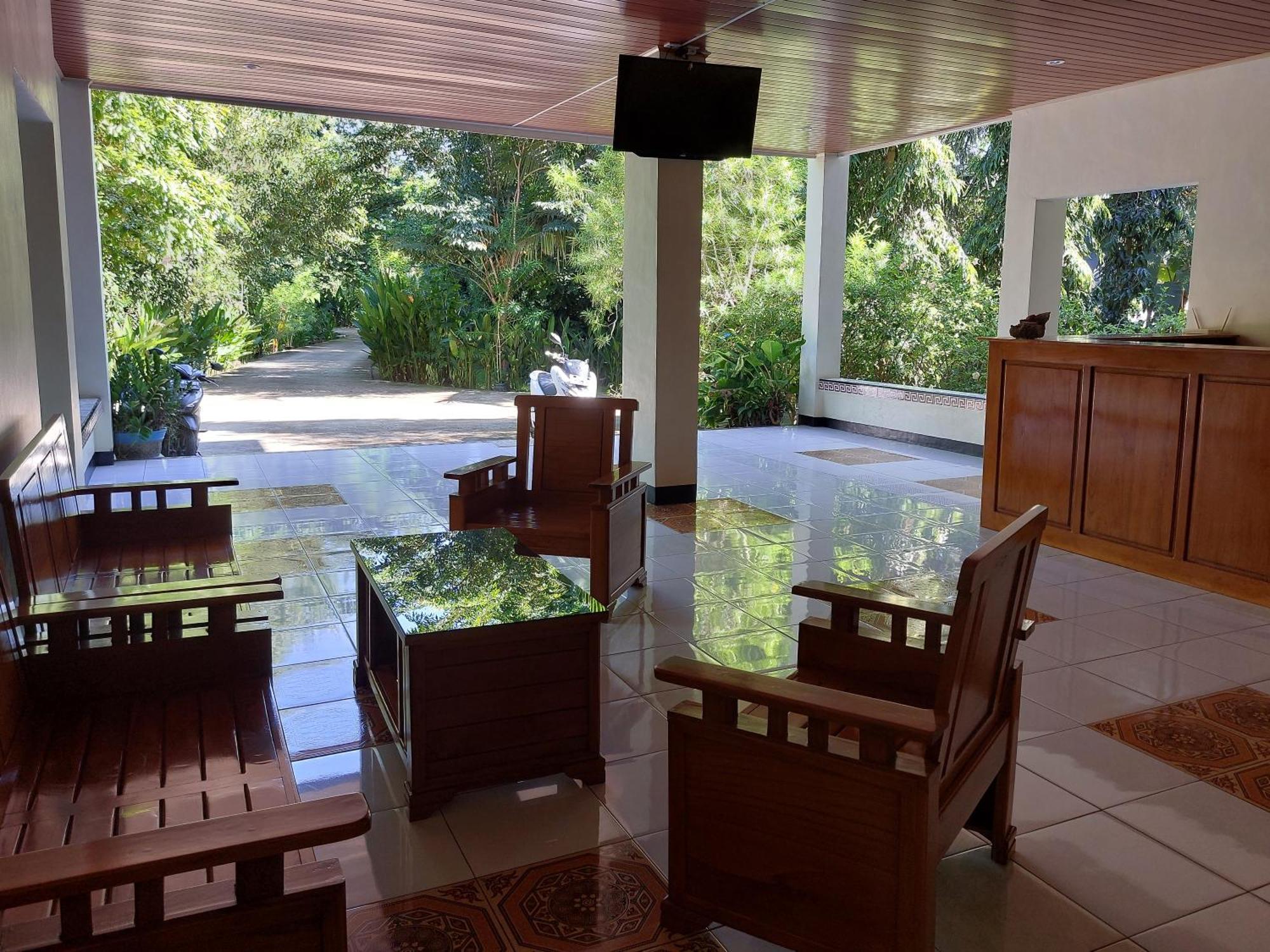 Hotel La Belle Etoile Labuan Bajo Exterior photo