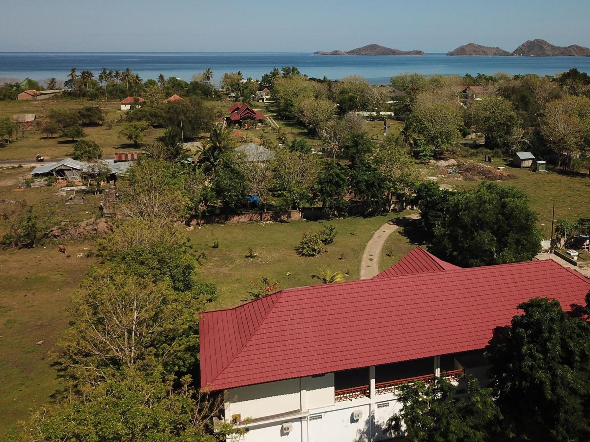 Hotel La Belle Etoile Labuan Bajo Exterior photo