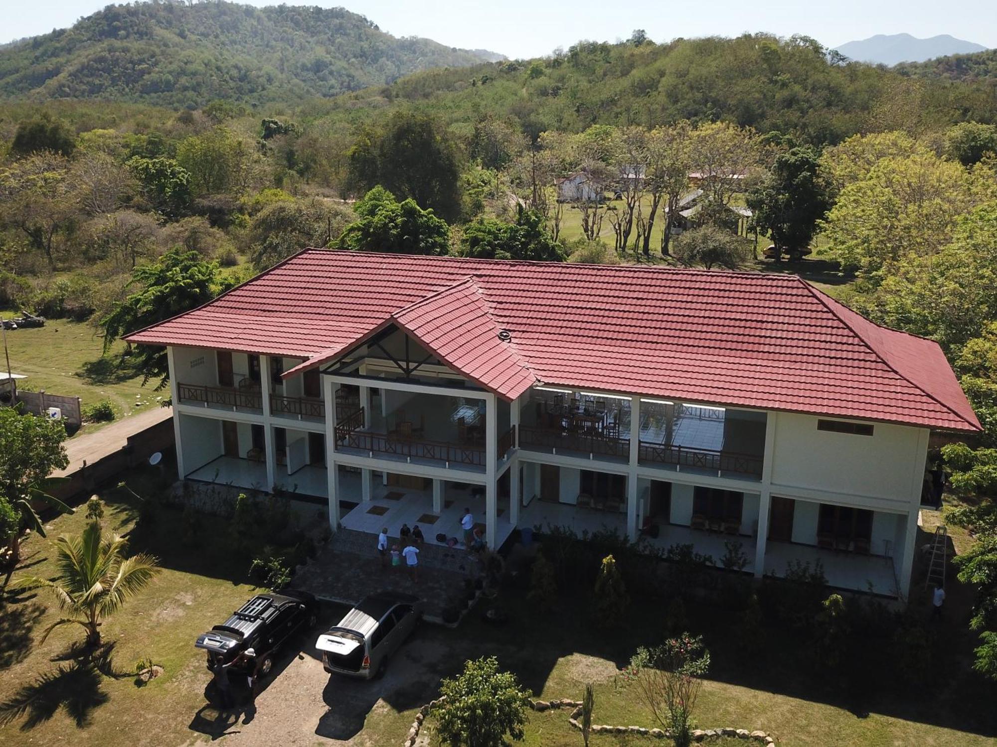 Hotel La Belle Etoile Labuan Bajo Exterior photo