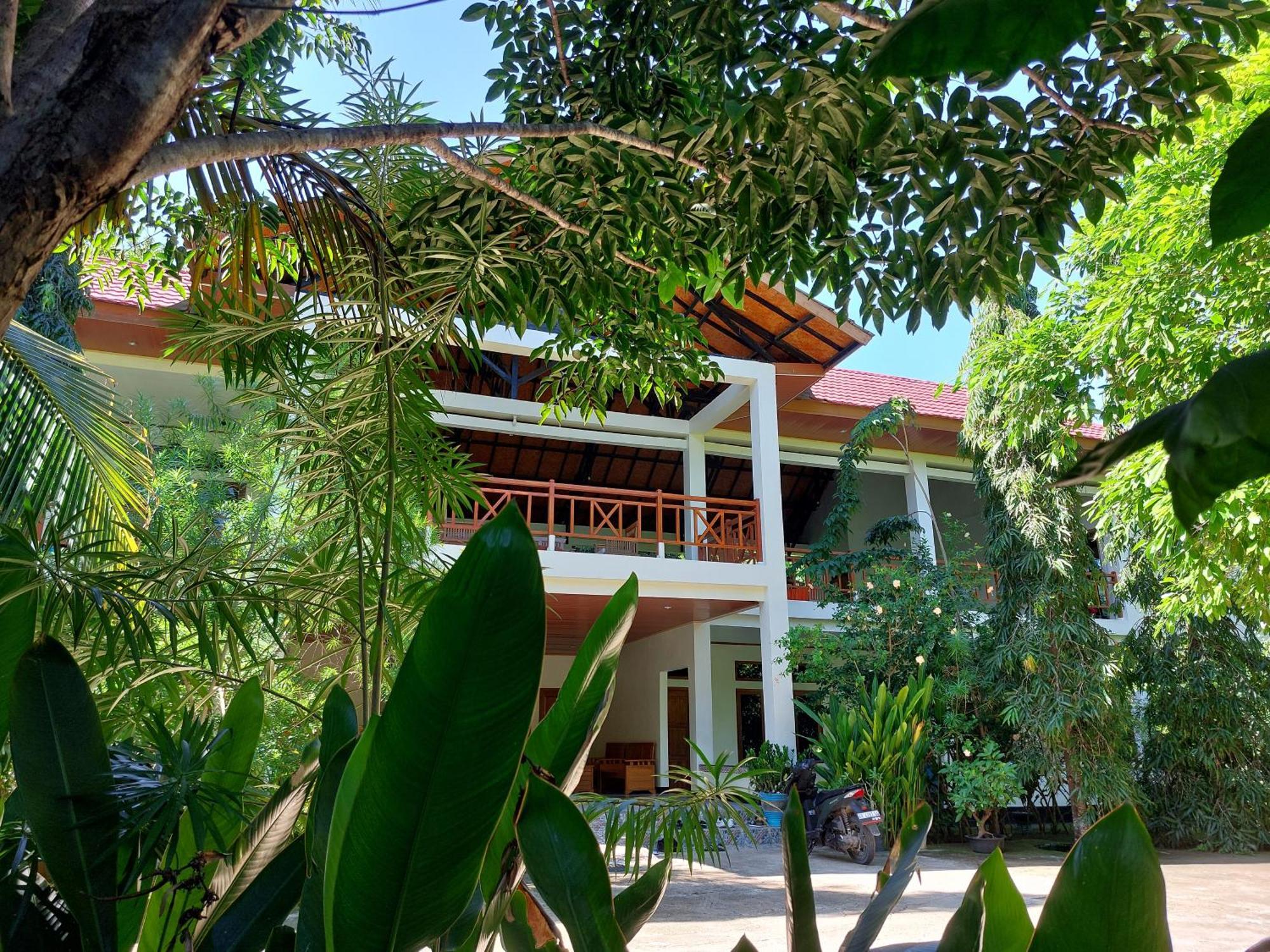 Hotel La Belle Etoile Labuan Bajo Exterior photo