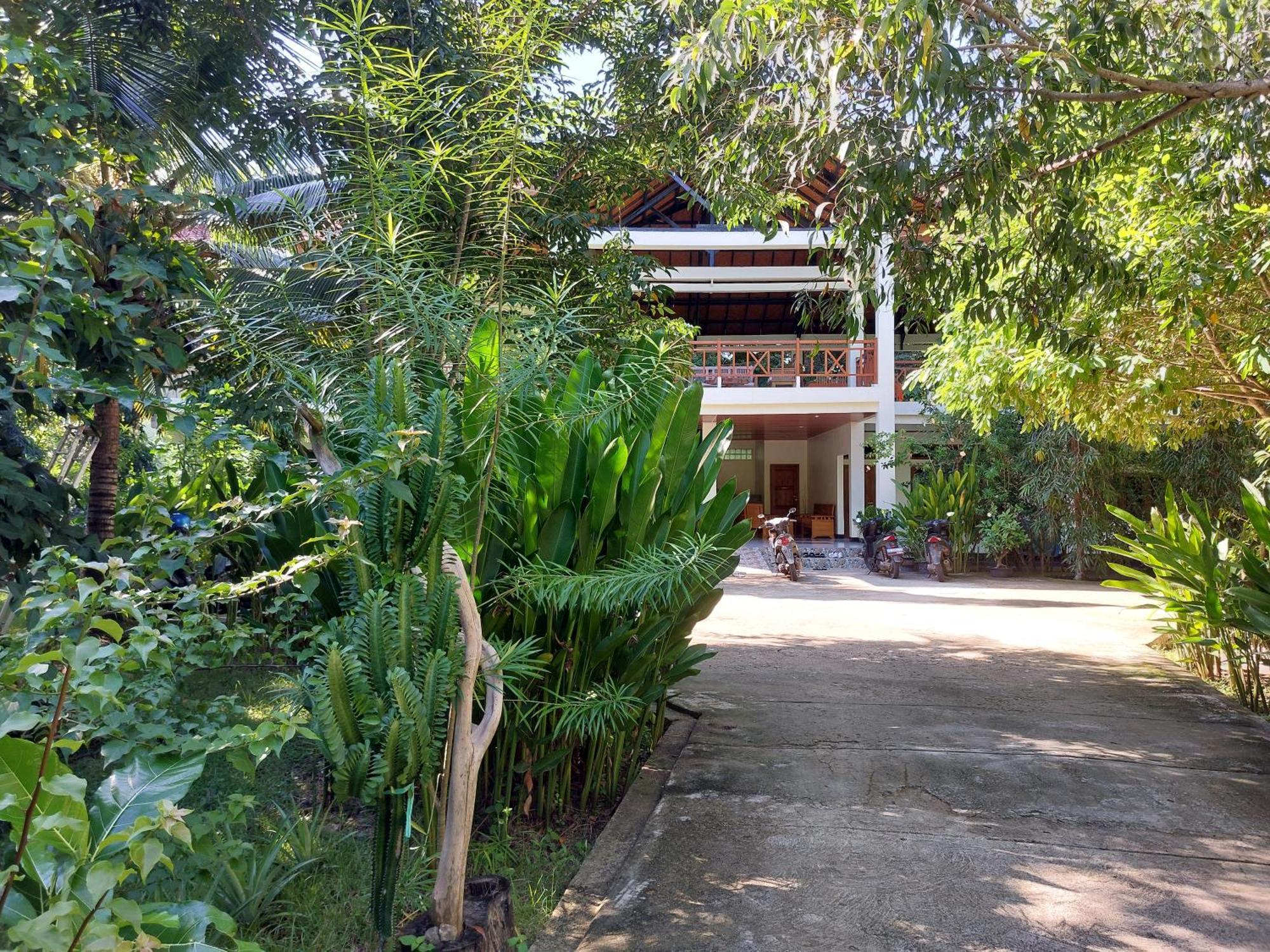 Hotel La Belle Etoile Labuan Bajo Exterior photo